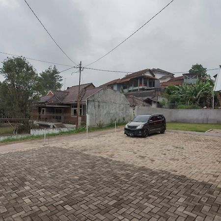 Reddoorz Plus Near Lembang Park & Zoo Bagian luar foto